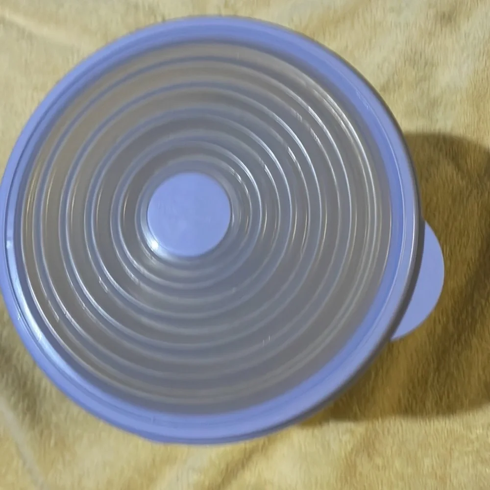 Tupperware - Picture 7 of 8
